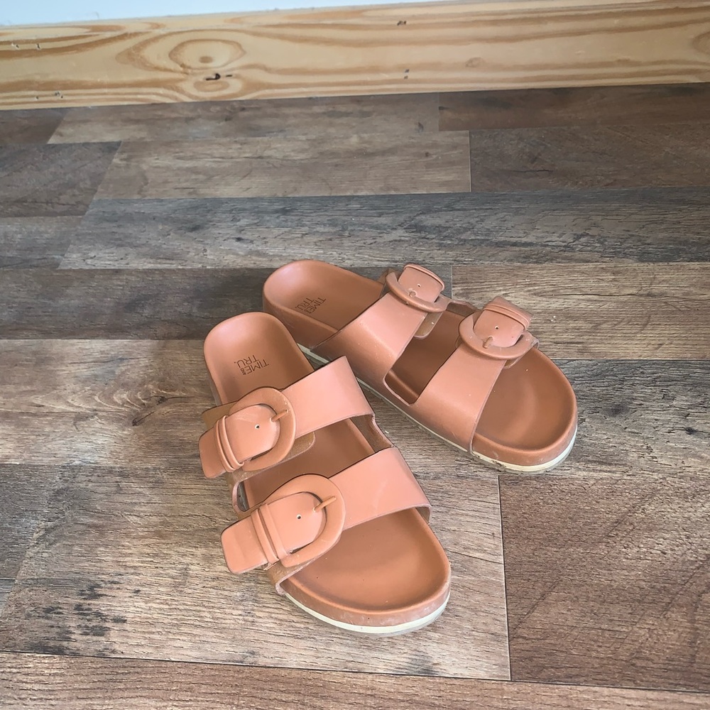 Time & Tru brown double strap buckle sandals size 8